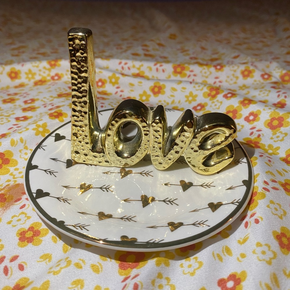 “LOVE” jewelry plate holder